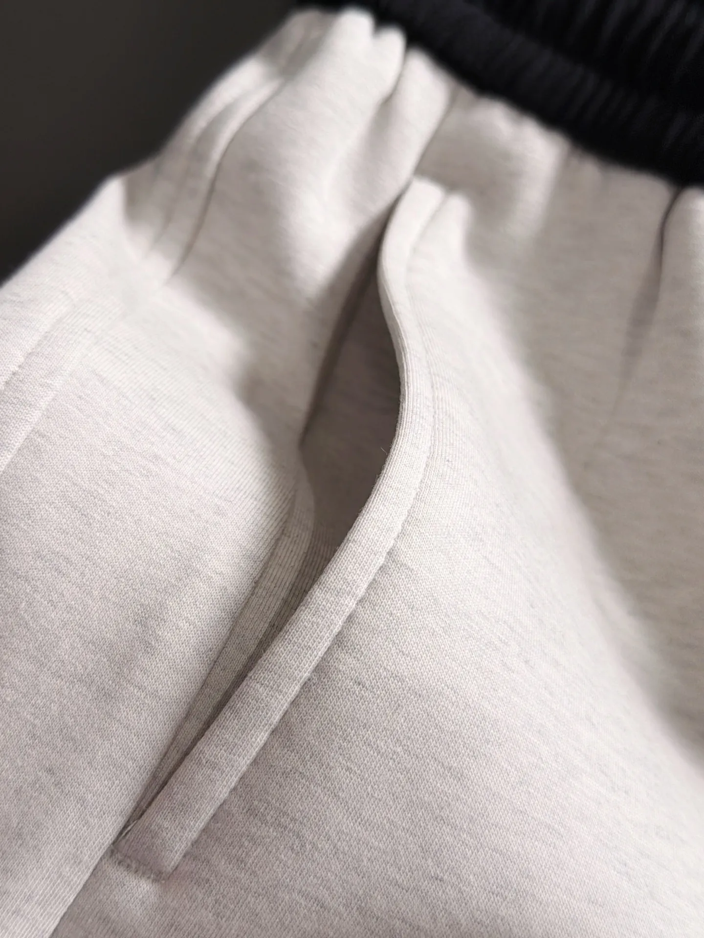 Next day shipment LP high quality Loro Piana 26ss autumn and winter new high-quality trousers Compare real-life details at will A perfect choice for autumn and winter. A must-have item. Sizes: M to 3XL (please state your height and weight when placing an order)